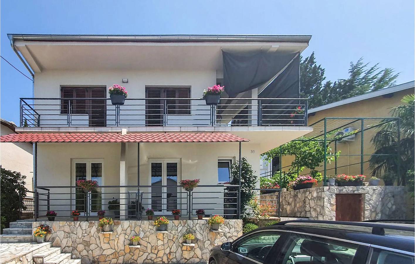 Ganze Ferienwohnung, Gemütlich, 1 km von der Küste entfernt: 70 m² große Wohnung mit Terrasse und Parkplatz in Donji Karin, Zadar