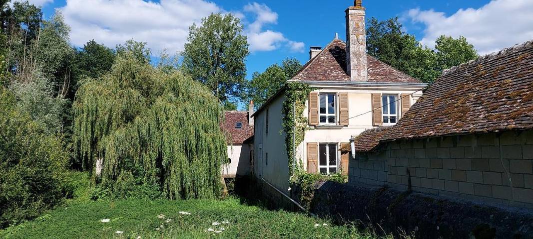 Chambre d’hôte pour 2 personnes, avec jardin et piscine, animaux acceptés dans Blèves