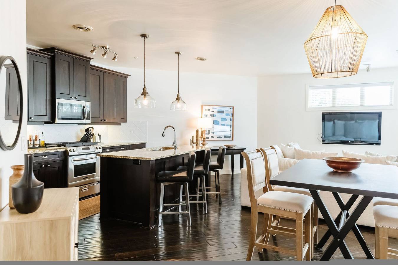 Ganze Wohnung, Lakeside Bliss Retreat / Barona Beach in West Kelowna, Crystal Mountain