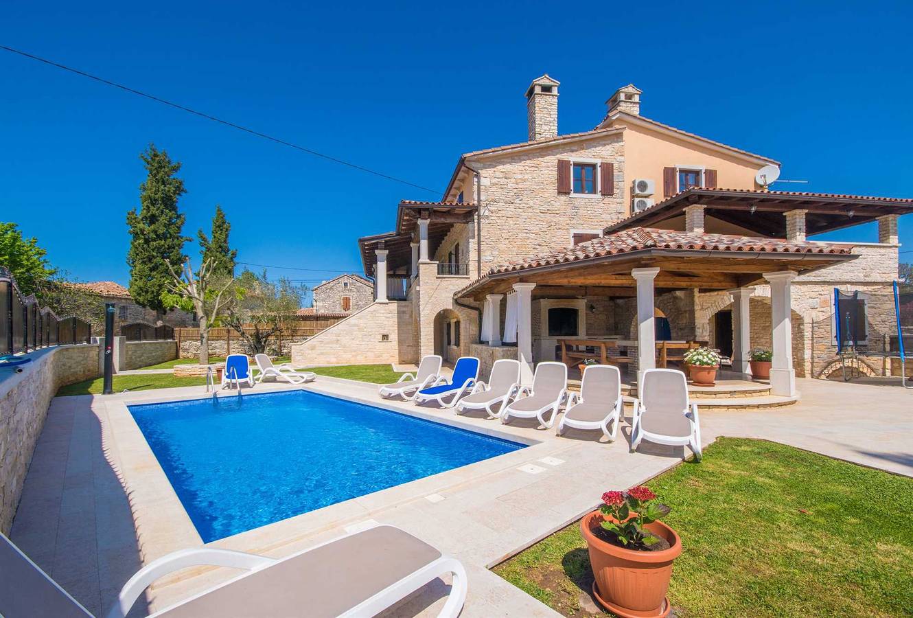 Ganze Wohnung, Ferienhaus Villa Dino & Karla in Žminj, Zentralistrien