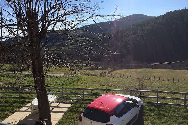 Location de vacances pour 6 personnes, avec terrasse et jardin à Saint-Félicien