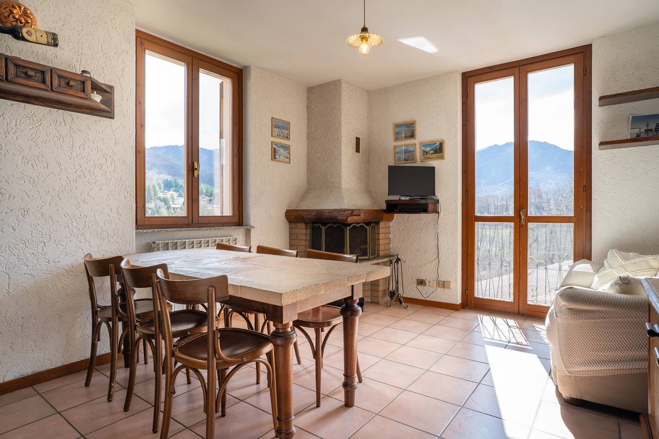 Appartamento intero, Mountain lodging with fireplace and mountain view in Barzio, Comune di Barzio