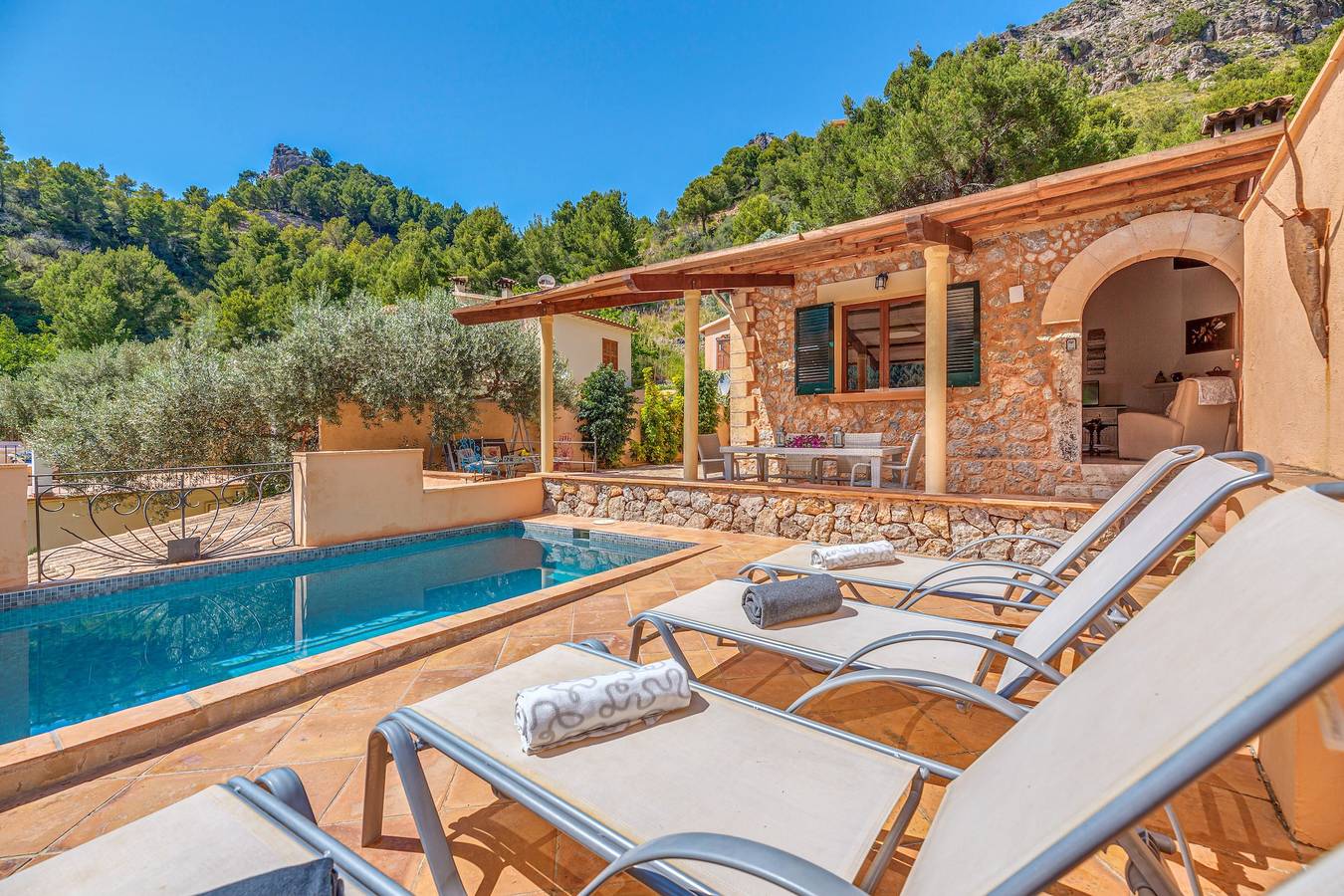 Ferienhaus "Ca N'Aina" in der Nähe dem Strand mit Bergblick, Klimaanlage & Pool in Cala Tuent, Escorca