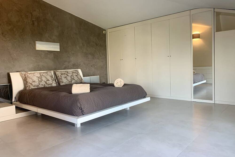 Penthouse de 150 m2, avec très grande terrasse en plein centre de Pompéi in Pompei, Parc national du Vésuve
