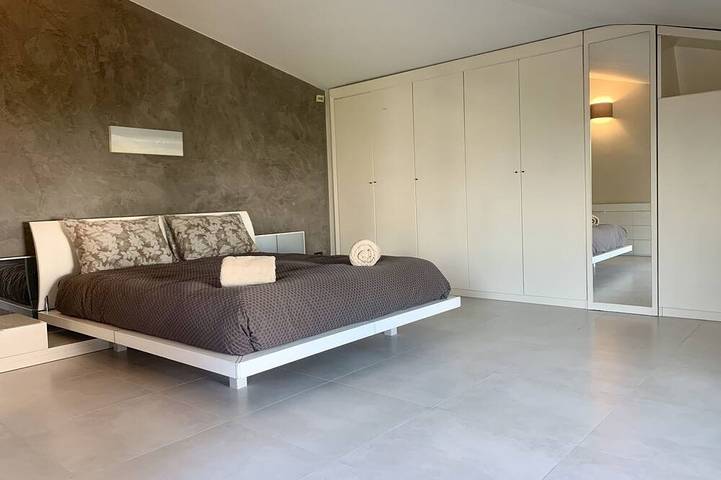 150 m2 penthouse with a very large terrace in the heart of Pompeii in Pompei, Vesuvio National Park