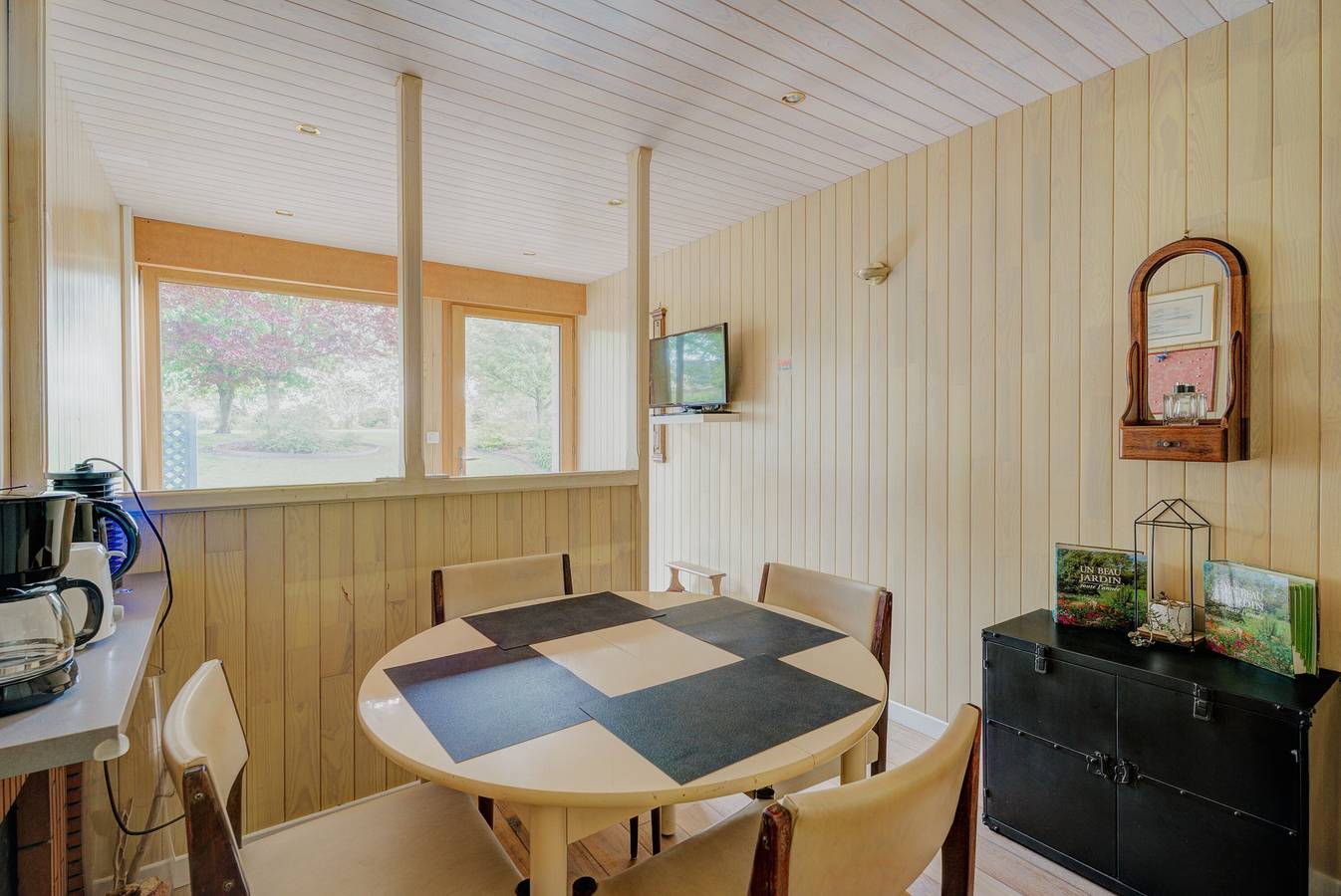 Holiday Home 'La Maison De La Rebergère' with Shared Terrace, Shared Garden and Wi-Fi in Javené, Fougères-Vitré
