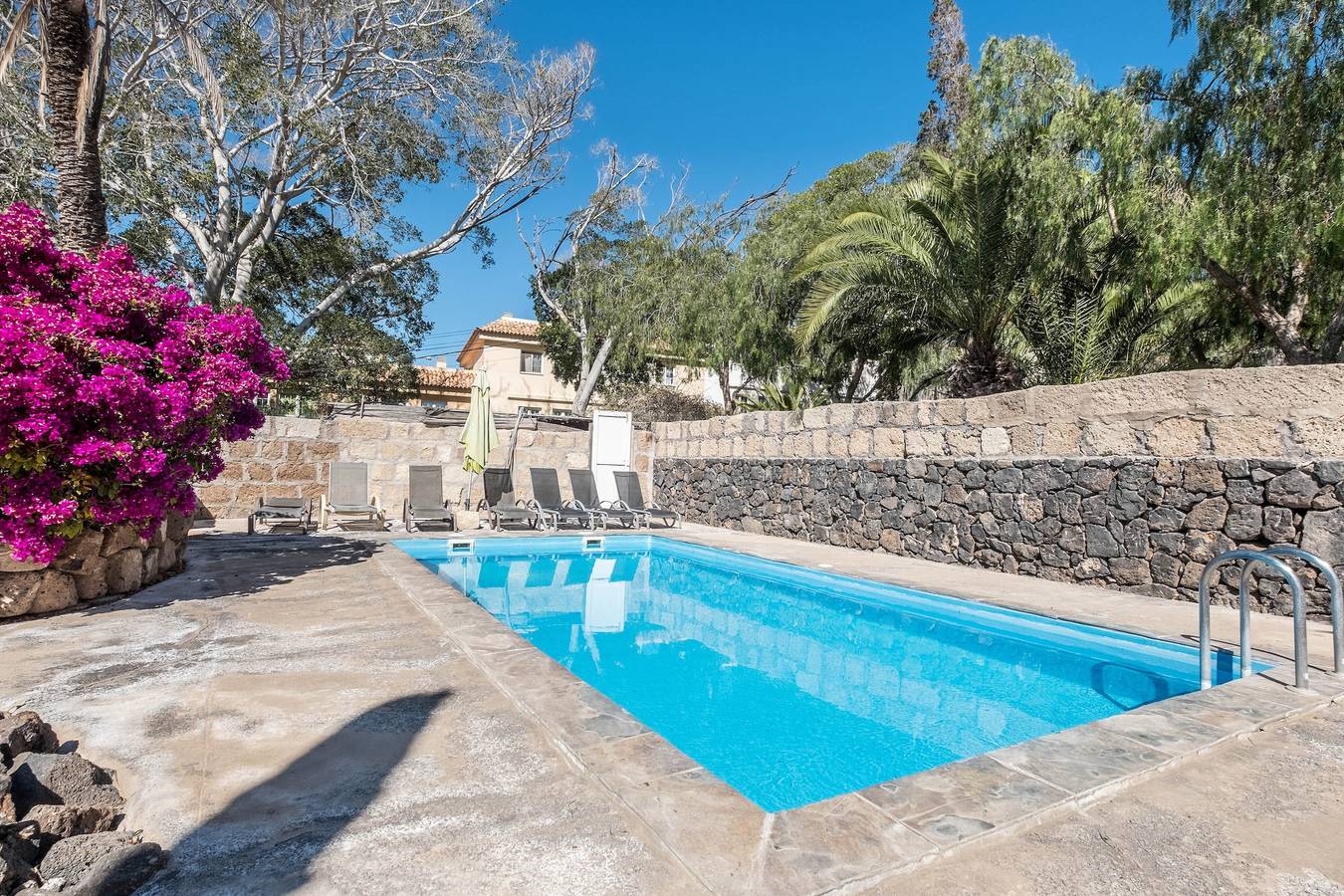 Apartamento entero, Acogedor apartamento "Flamboyán" con vistas al mar, piscina, Wi-Fi in Adeje, Tenerife Sur