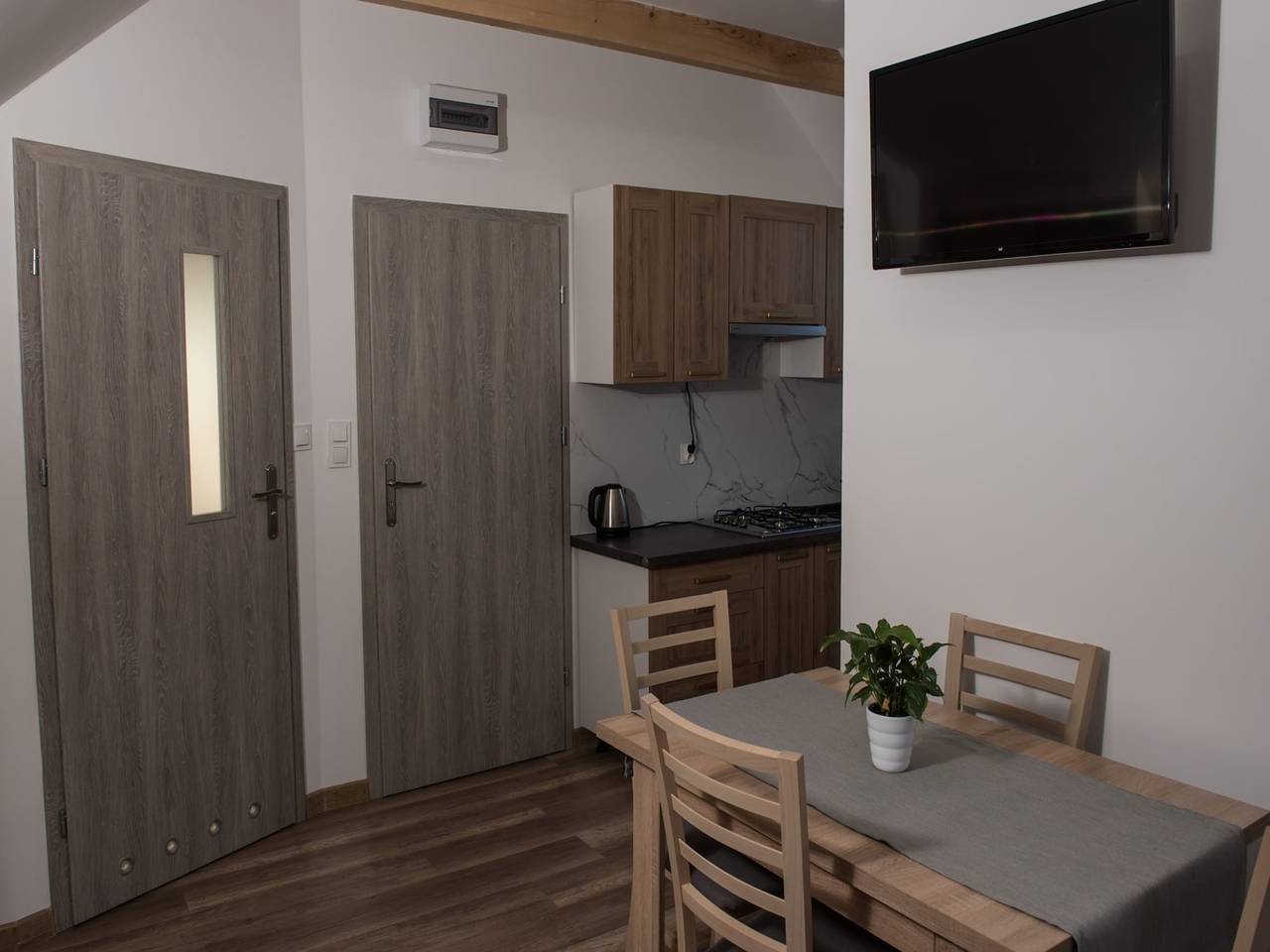 Ganze Wohnung, Komfortable, praktische Wohnung, Pool im Preis in Powiat Sławieński