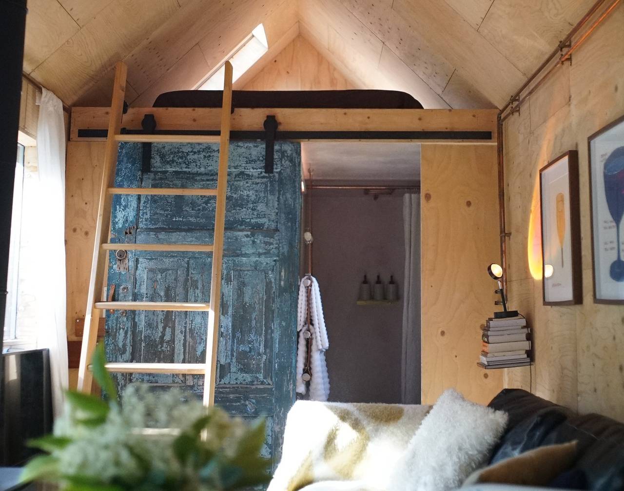 Off-grid Cork Cabin - Hot-Tub - Sleeps 2 in Gillingham (Dorset), Dorset