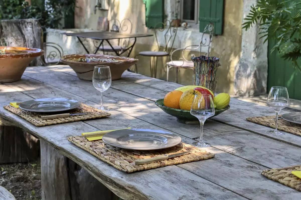 Houses & Villas for 4 Persons in Cabannes, Arles region