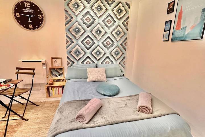 Entire apartment, Clichy: peaceful and courtyard cocooning studio in Clichy, Hauts-de-Seine