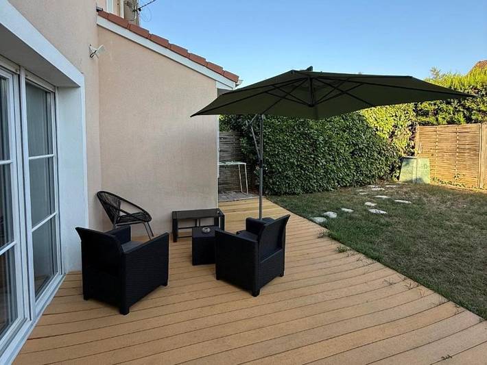 Appartement de vacances pour 6 personnes, avec jardin à Meyzieu