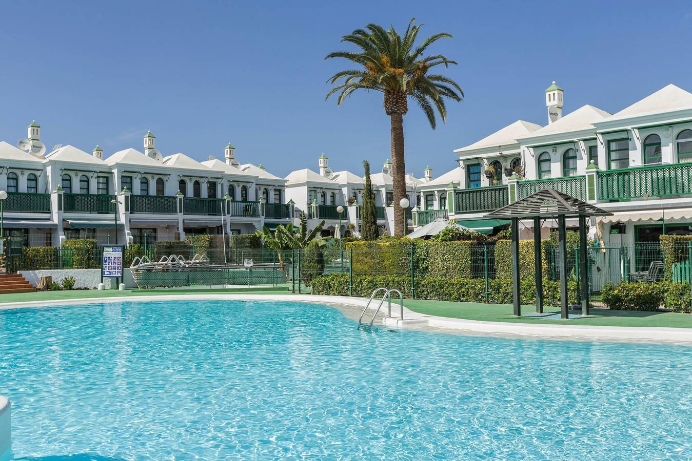 Ferienhaus "Bungalow Dunaflor Verde Maspalomas" mit Balkon, Gemeinschaftsterrasse & Pool in Campo Internacional, San Bartolomé de Tirajana