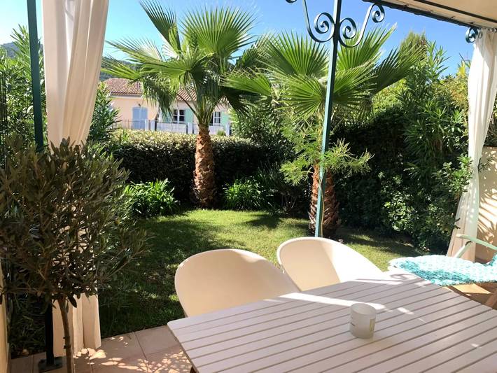 Location de vacances pour 4 personnes, avec piscine et jardin à La Môle - 2