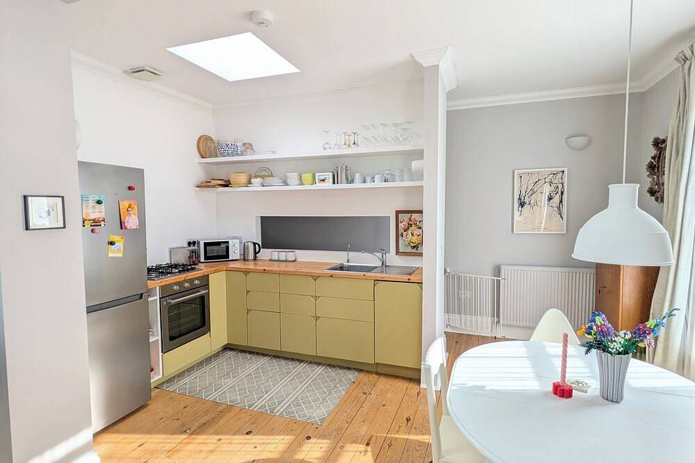 Cozy hideaway w/super fast wifi, minutes from great food places, dog friendly in Botany Bay, Kent