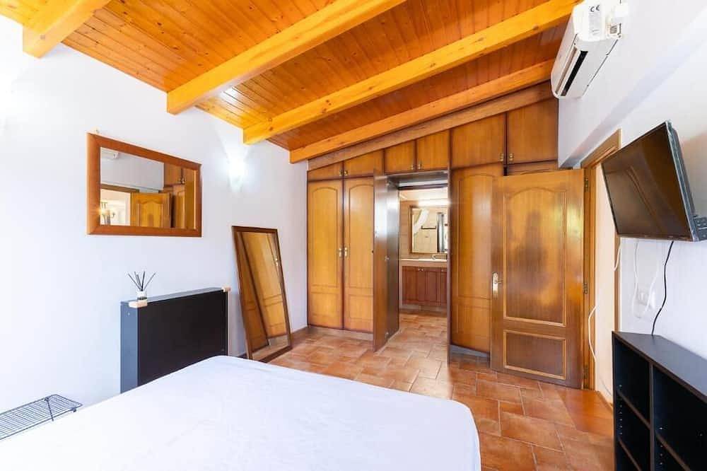 Chalet in the mountains, just 10 minutes from the beach! in Alzira, Valencia Provincie