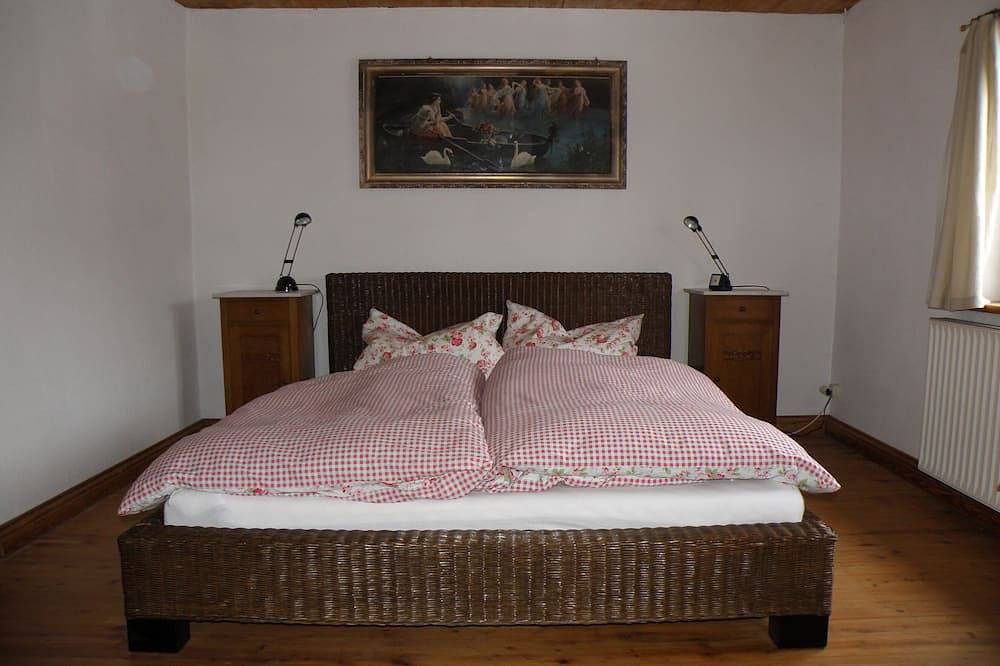 Idyllisches Reetdachhhaus direkt am Eiderdeich für 2 bis 10 Personen in Oldenswort, Eiderstedt