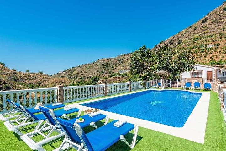 Ferienhaus für 13 Personen, mit Terrasse und Garten sowie Whirlpool