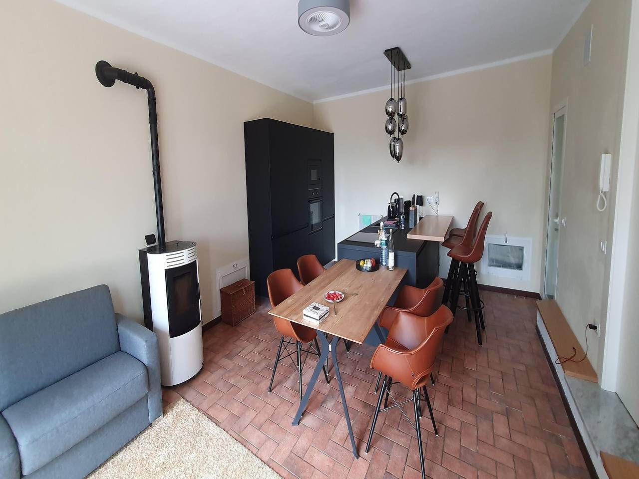 Villa costiera italiana con 3 appartamenti in San Lorenzo al Mare, Riviera di Ponente