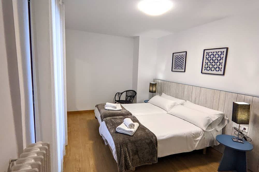 Entire apartment, Apartment-Jurásico-Deluxe-Ensuite with Shower-Balcony in Teruel, Teruel Region