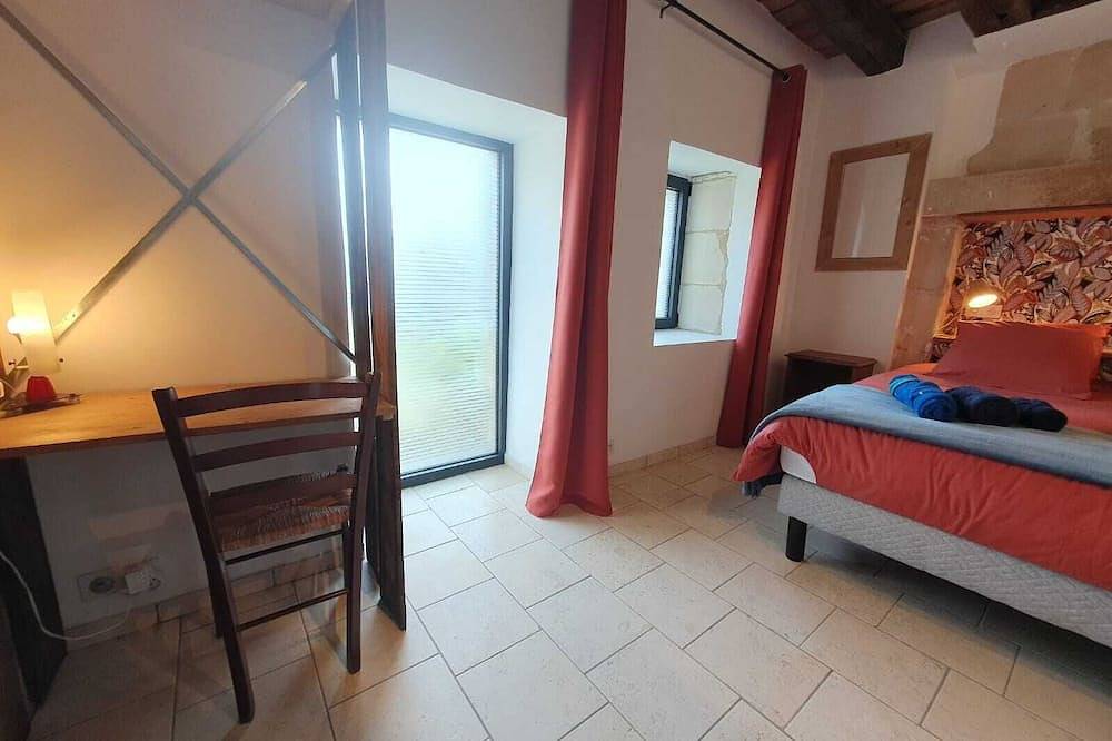 Maison a la Campagne Avec Jacuzzi in Rivarennes, Loire-Tal