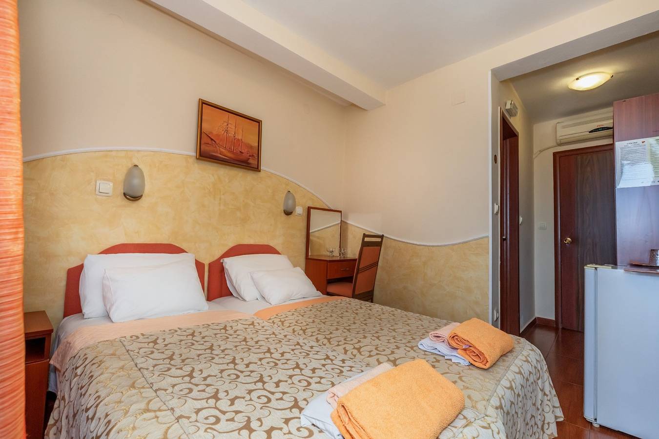 Double room with sea view in Petrovac na Moru, Opština Budva