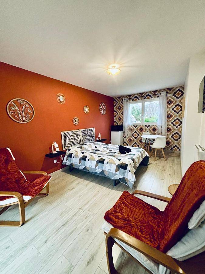 Maison d’hôte pour 2 personnes, avec terrasse ainsi que jardin et piscine, animaux acceptés à Cérans-Foulletourte - 2