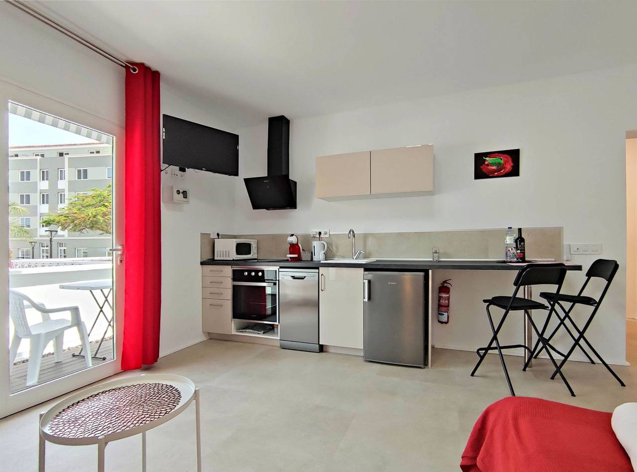 Entire studio, Fantastico 1 - Balcony, free parking, air conditioning, free Netflix, Bbq in Playa Jardin, Puerto de la Cruz