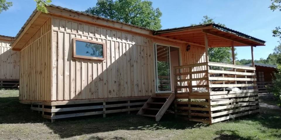 Mobil home pour 4 personnes, avec bassin pour enfant à Reilhaguet
