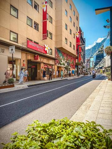 Hôtel pour 2 personnes, avec sauna et piscine ainsi que jacuzzi et terrasse à Andorre-la-Vieille