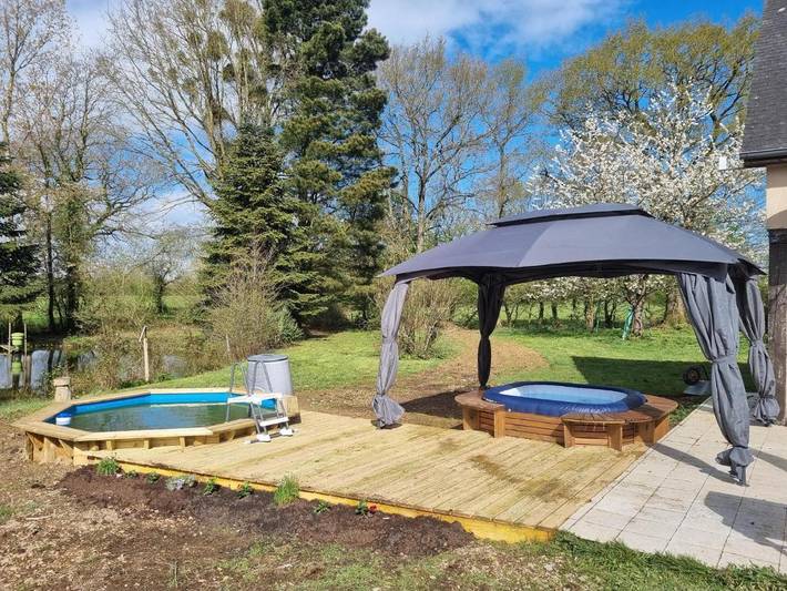Location de vacances pour 10 personnes, avec terrasse et vue ainsi que vue sur le lac et piscine, animaux acceptés à Ruillé-le-Gravelais - 4