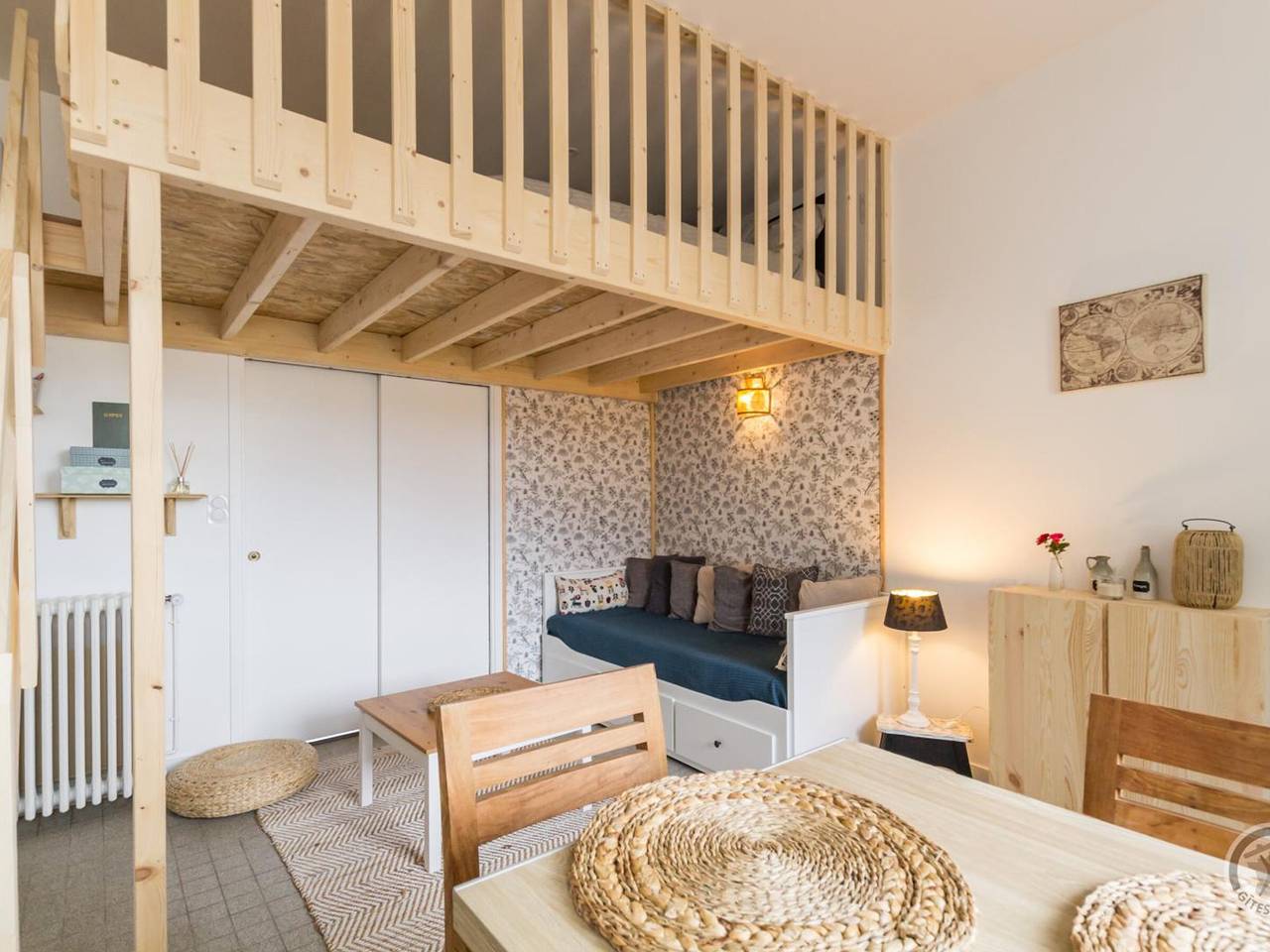 Entire studio, Charming independent studio with terrace, garden and parking, near Mont St-Michel in Isigny-le-Buat, Avranches region
