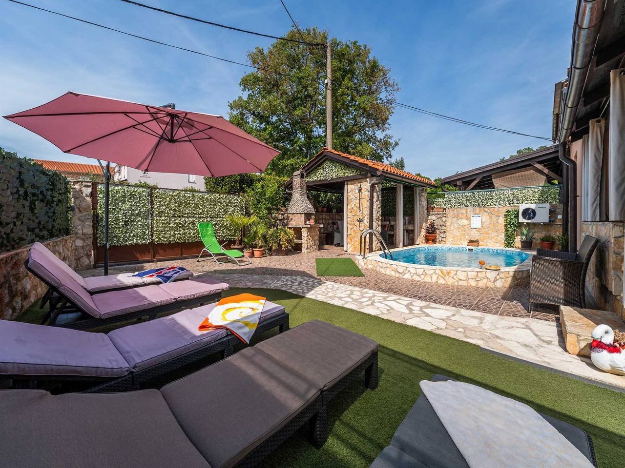 Ferienhaus Ana – Entspannendes Haus mit beheiztem Pool und Jacuzzi in Županje, Polje