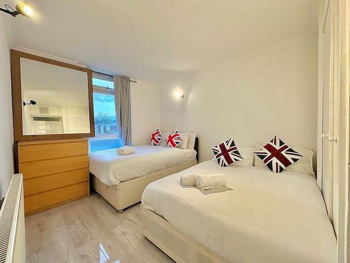 Vacation apartment for 9 people, kid friendly in Camden