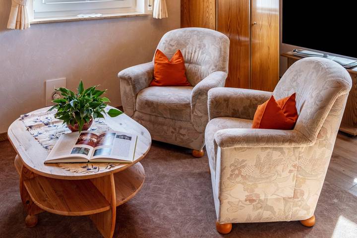 Hel lägenhet, Apartment 'Talblick' with Separate Kitchen, 1 Bedroom & Shared Terrace in Titisee-Neustadt, Südschwarzwald