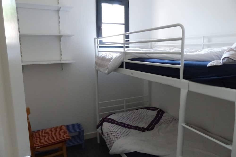 Appartement entier, La Figue: Luxe Appartement pour 4 personnes avec terrasse privée et une grande piscine + sauna. in Saint-Julien-de-Lampon, Quercy