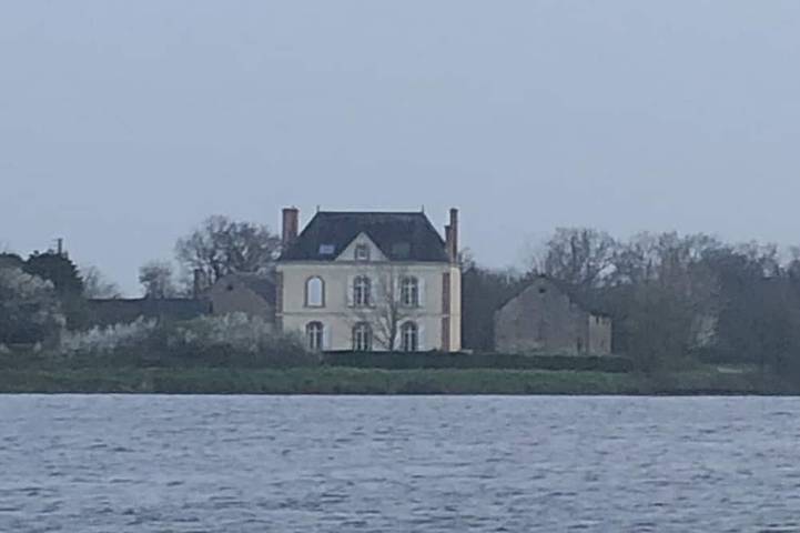 Location de vacances pour 13 personnes, avec jardin à Sainte-Suzanne