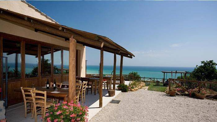 Rustico per 5 persone, con Terrazza e Giardino nonché Piscina e Panorama a Fermo