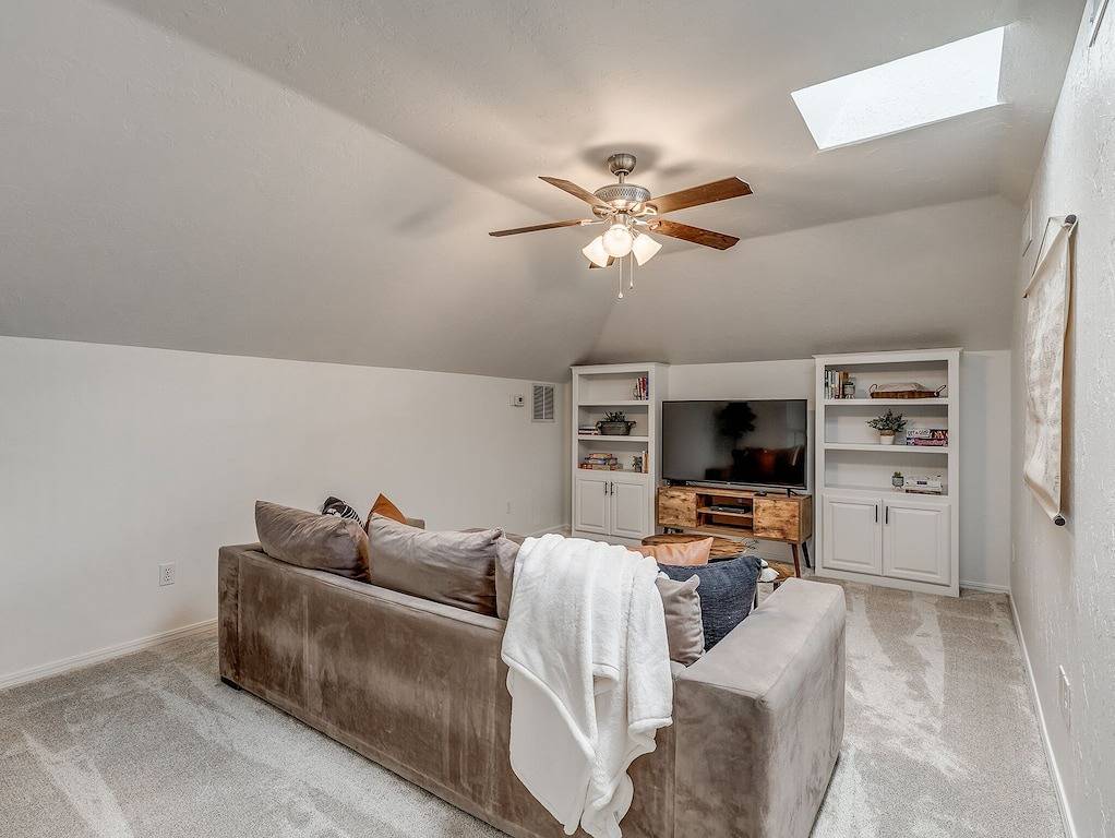 Central Edmond ~Boho, modern style with loft & fire pit in large backyard~ in Edmond, Oklahoma County