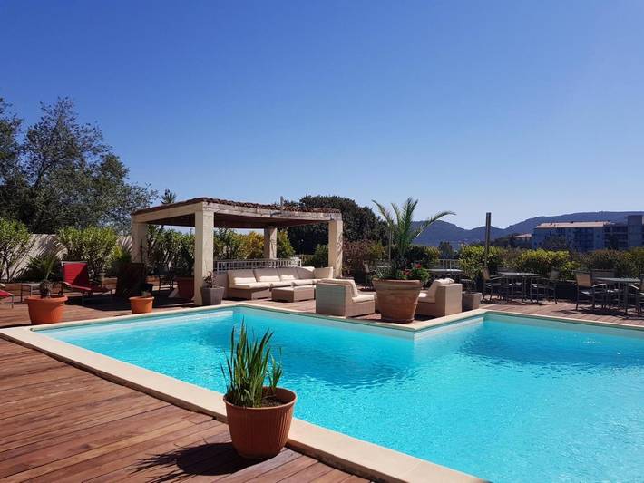 Location de vacances pour 3 personnes, avec piscine ainsi que terrasse et vue dans Office de Tourisme Porto Vecchio Sud Corse - 2