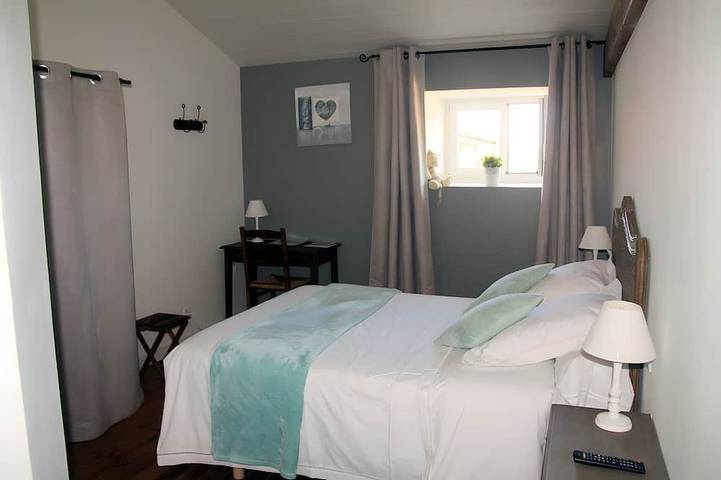 Chambre d’hôte pour 2 personnes, avec jardin et piscine