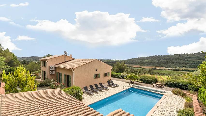 Location de vacances pour 7 personnes, avec piscine et jardin, animaux acceptés à Cébazan