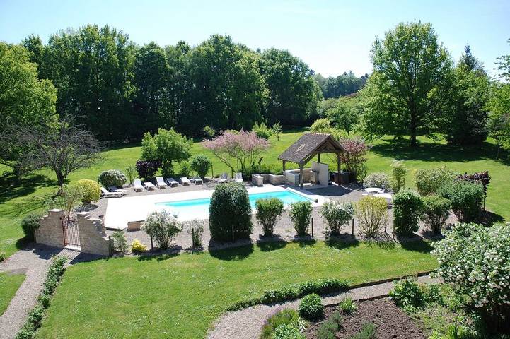 Location de vacances pour 15 personnes, avec jardin à Meursanges