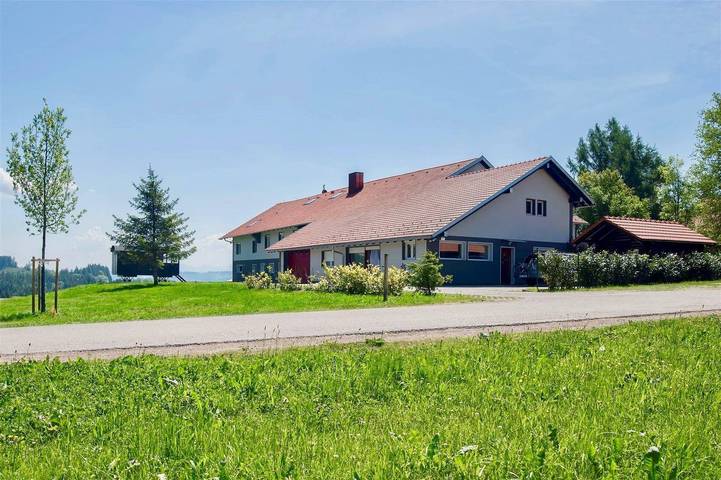 Ferienwohnung für 6 Personen, mit Terrasse und Garten sowie Sauna und Ausblick in Buchenberg