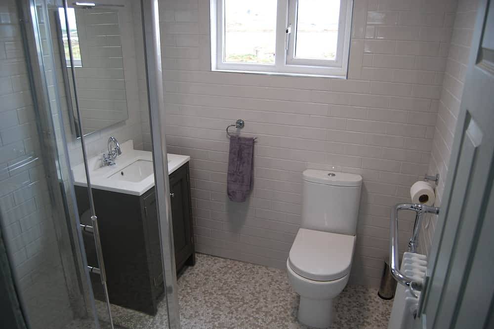 Entire apartment, Beautiful old style cottage with sea views 