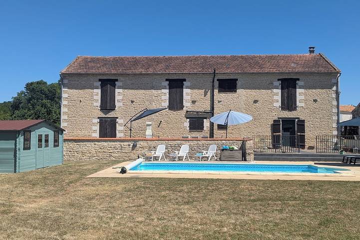 Location de vacances pour 10 personnes, avec jardin à Aulnay