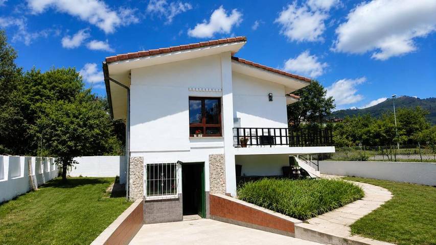 Casa rural para 6 personas, con Balcón y Terraza además de Piscina y Vistas en Oviedo