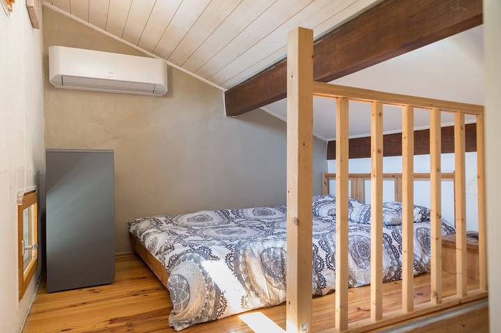 Gîte pour 4 personnes, avec terrasse ainsi que jardin et piscine dans Office De Tourisme Du Pays Des Sorgues Et Des Monts De Vaucluse - 3