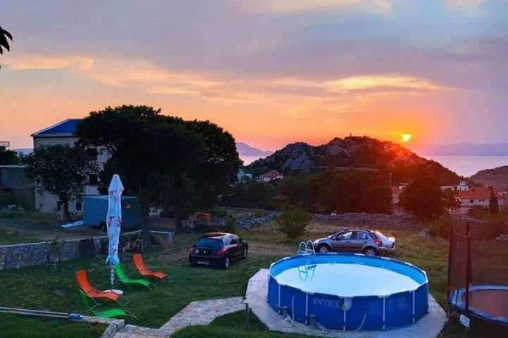 Ferienwohnung für 5 Personen, mit Terrasse und Garten in Sveti Juraj