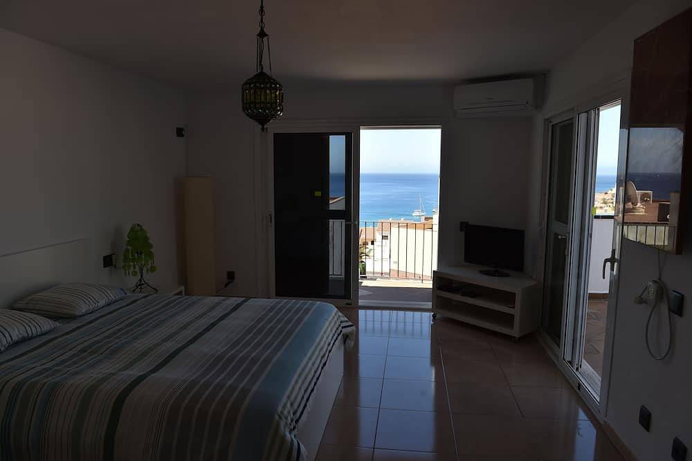 Apartamento entero, Atico 120m2, a 200m de la playa, mar y pueblo. in Morro del Jable, Pájara